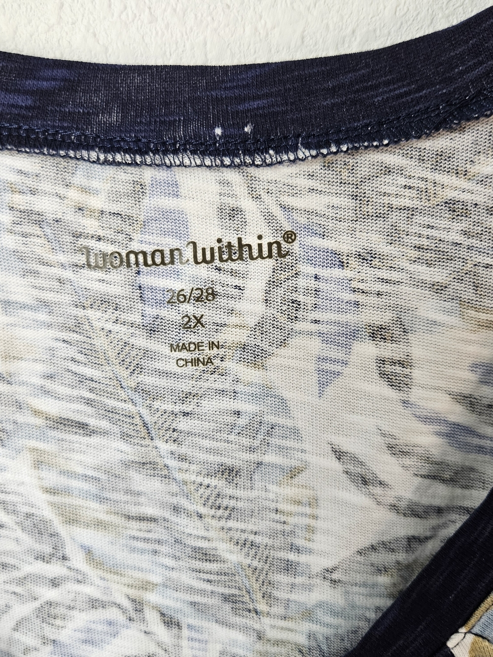 Woman Within Cotton Blue Leaf-Print Women's Henley Top Size 2X/ 26/28 NWOT - Picture 4 of 7